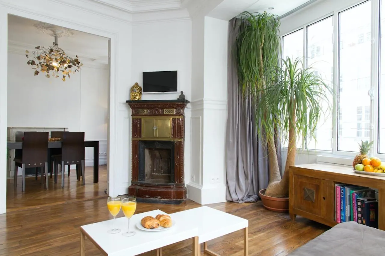 Rue Saint Honore - Louvre City Apartment Paris