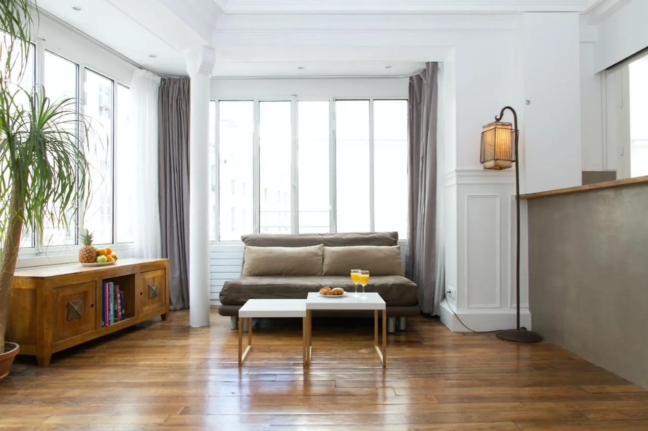 Rue Saint Honore - Louvre City Apartment Paris