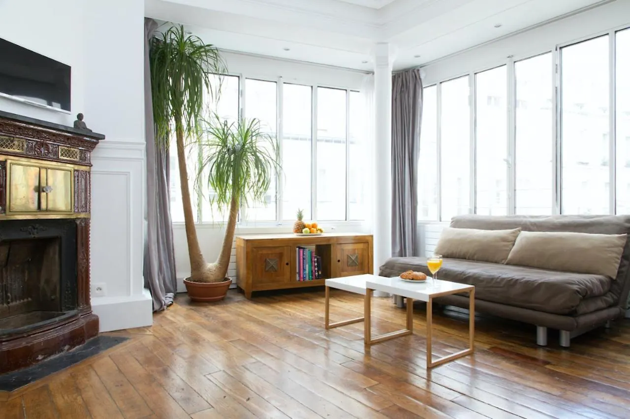 Rue Saint Honore - Louvre City Apartment Paris