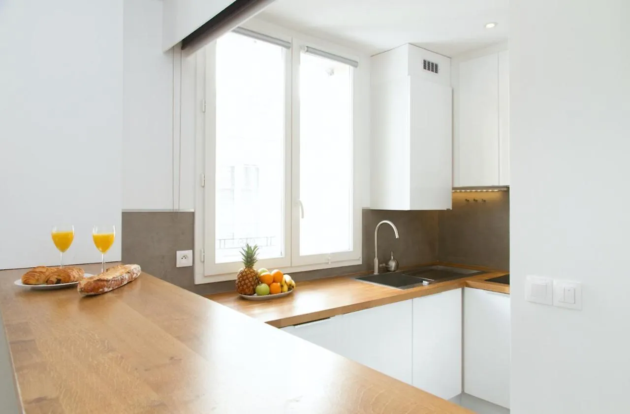 Rue Saint Honore - Louvre City Apartment Paris